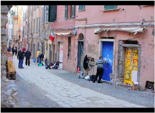 vernazza-painting-doors