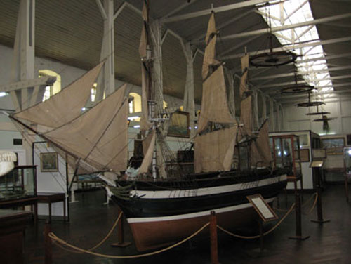 Model ship in Museo Naval